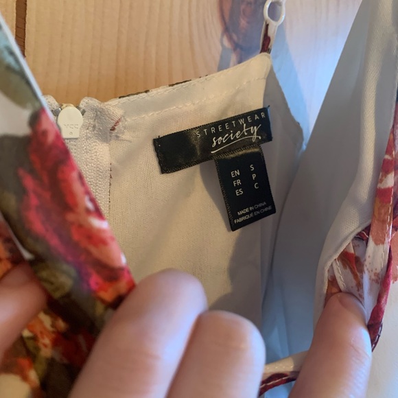 Floral dress/romper small - Picture 4 of 11